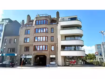 dakappartement met twee slaapkamers en terras in het centrum