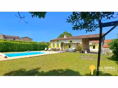 longère rénovée avec gite et piscine