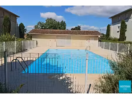 t3 meublé en duplex dans parc arboré avec piscine