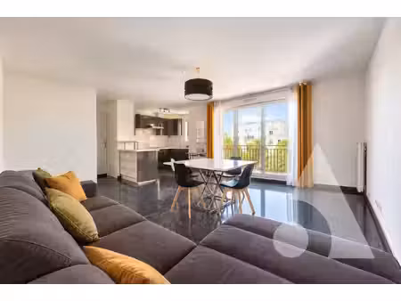 appartement f3 avec balcon + place de parking pmr