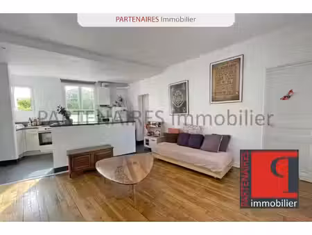 coup de coeur pour ce 3 pièces traversant dans un bel immeuble