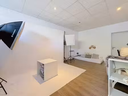 handelspand te koop in marke inclusief bureau en toilet -...
