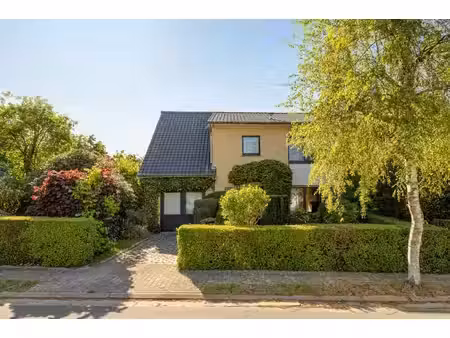 maison 3-façades avec 4 chambres dans un quartier calme