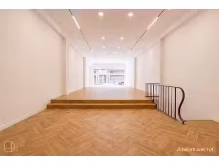commerce de ±147 m² avec large vitrine – rue blaes