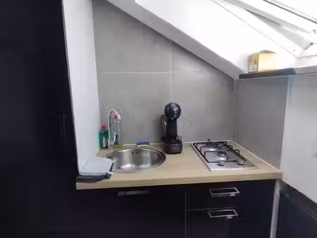 studio meublé rénové disponible de suite