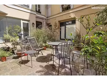 vue sur cour  rénové  calme  en face du marais