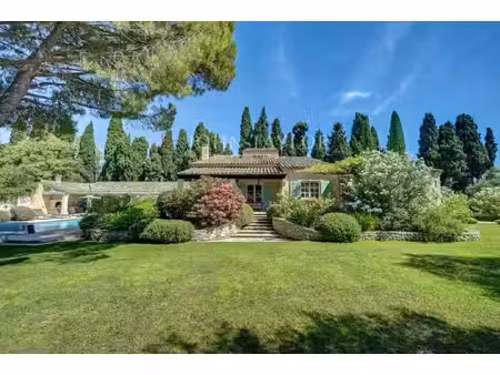 maison de luxe à vendre dans le quartier les ecarts