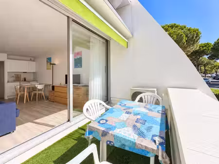 très beau studio cabine avec parking privé et terrasse.