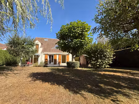 maison à lesigny de 151m2 avec 4 chambres  bureau  véranda  garage 30m2....