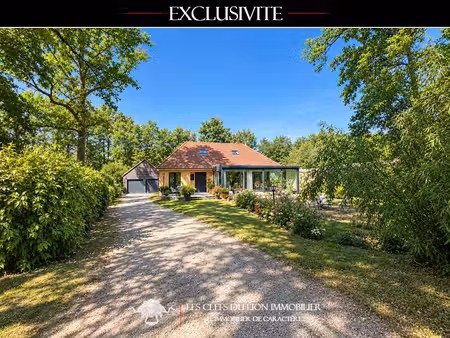 maison traditionnelle de 2019 sur parc boisé.