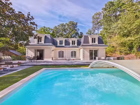 bien d’exception — maison mansart avec piscine chauffée en lisière de forêt !