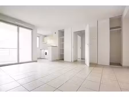 t2 de 42.10 m² à la riche  avec parking privé et balcon
