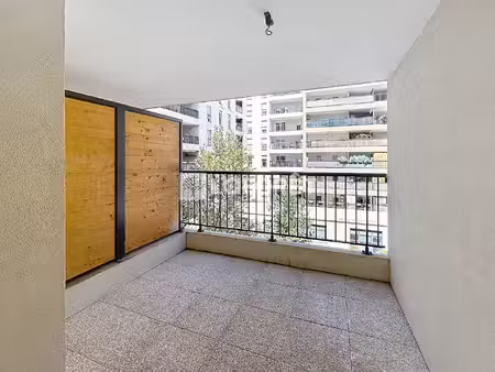 t2 meuble avec terrasse et parking cap futura 13010