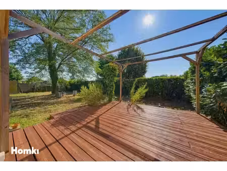 maison rénovée avec grand jardin  au calme