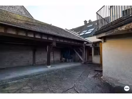 immeuble local commercial + appartement centre de jumeauville
