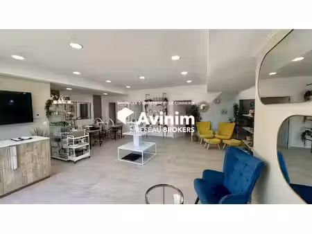 location commerce marseille 13011 170m²