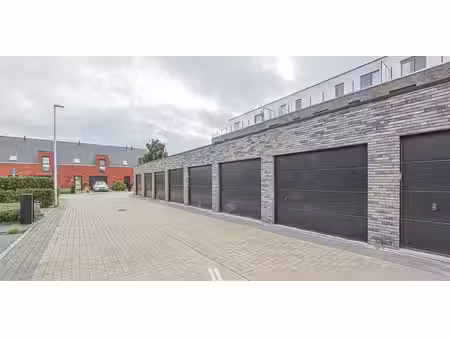 garage à louer à izegem pour € 85