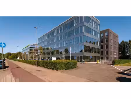 bureau à louer à berchem pour € 14.862
