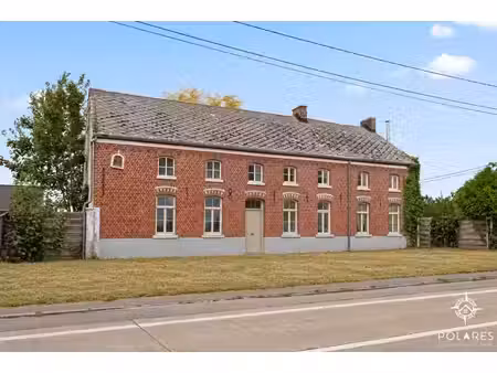 maison à rénover avec grand jardin et de nombreuses possibil