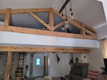 propriété rénovée 215 m²  7745 m² de terrain avec piscine  forage - à pied des commidités