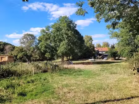 terrain constructible de 1500 m2 ou plus..