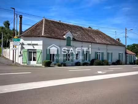 fort potentiel !possibilité évènementiel;très grand grenier aménageable...