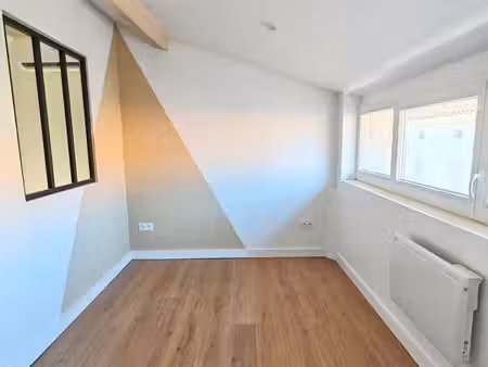 à louer – appartement t2 rénové – 3e étage 30 m² – rue de paris