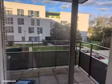 studio meublé 21 m² – meyzieu centre – balcon + parking