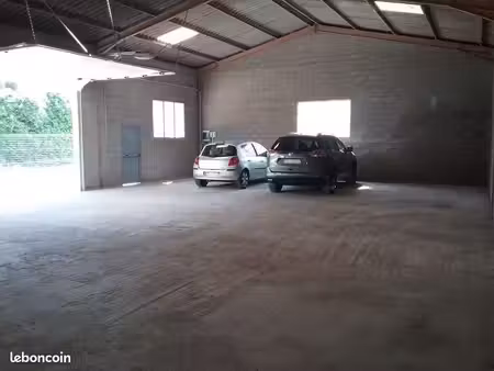 emplacement dans hangar