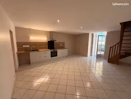 ? maison mitoyenne rénovée à louer – vue estuaire