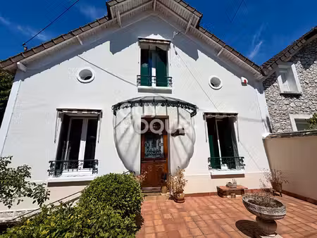 belle maison de 121m² sur un terrain 450m² à deux minutes du centre ville et de la gare de