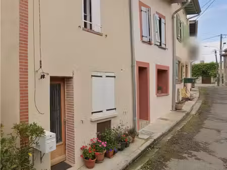 maison de ville entièrement rénovée 4 chambres   calme et proximité des commodités