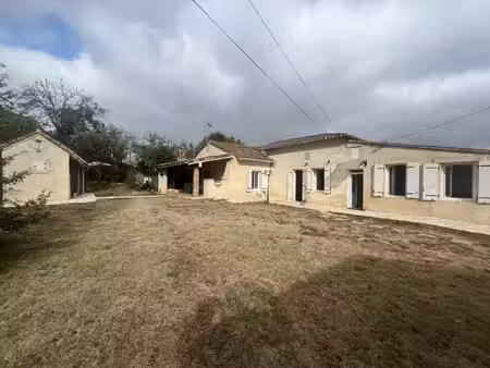charmante maison en pierre avec jardin