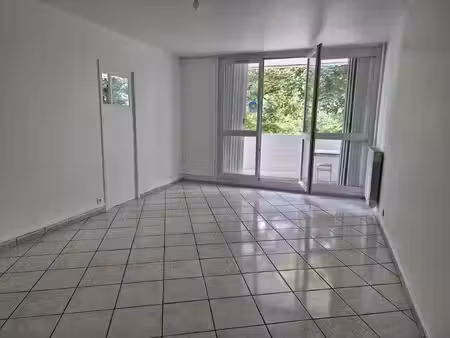 à vendre appartement t3 de 72 m2 avec balcon et bureau à v