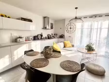 location meublée appartement 2 pièces 46 m² à plaisir (78370)  1 150 €