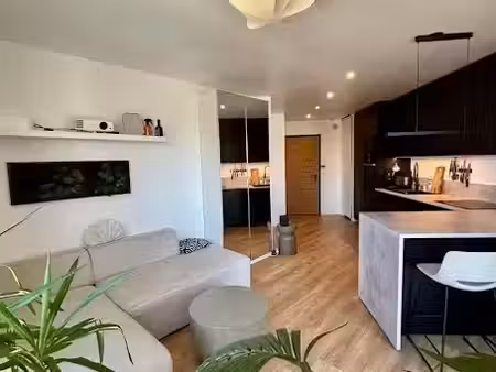 location meublée appartement 2 pièces 42 m² à montreuil (93100)  1 390 €