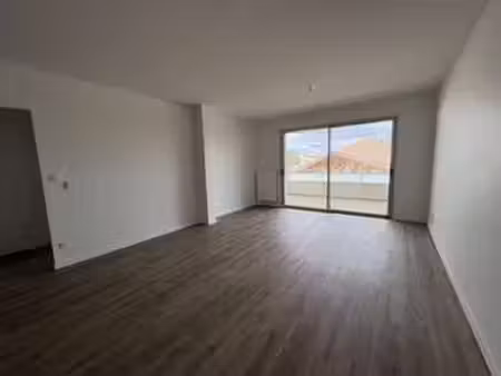 location appartement 2 pièces à saint-hilaire-de-riez (85270) : à louer 2 pièces / 57m² sa