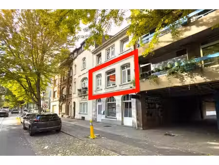 l’appartement « un » au 1e étage