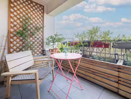 t3 lumineux avec balcon sans vis-à-vis et vue dégagée sur le sacré-coeur