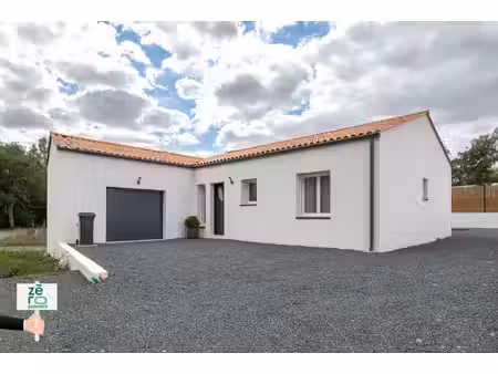 maison neuve de plain-pied avec garage et terrasse