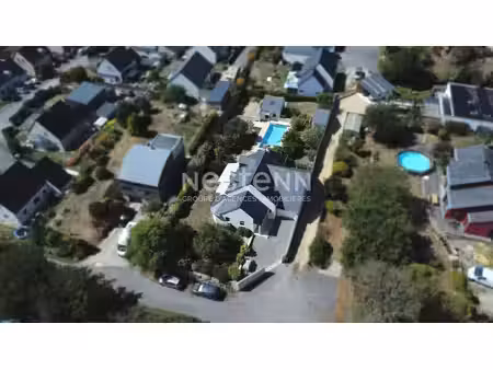 à vendre à sulniac  maison 158 m²  plein bourg  avec piscine et grand terrain constructibl