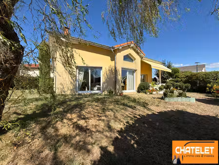maison certines 6 pièce(s) 126.08 m2