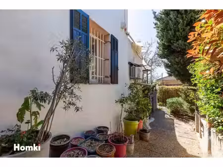 beaumont bas de villa type 3 avec jardin et petites d2pendances