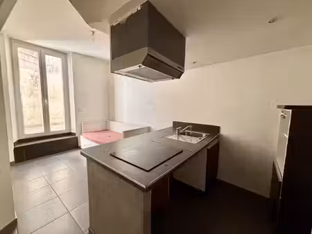 t2 25m2 + terrasse 16m2 rue de la palud