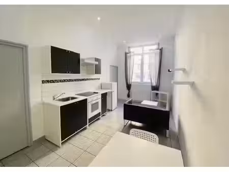 location meublée appartement 2 pièces 33 m² à saint-etienne (42000)  425 €