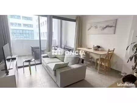major / joliette : charmant t2 avec terrasse et parking
