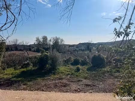 terrain 615 m² eyguieres