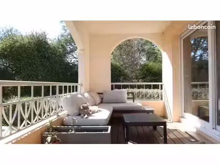 t2 meublé 46 m² cannes avec terrasse