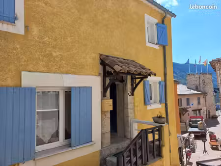 maison de village saint-auban 06850