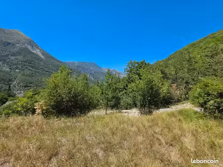 terrain constructible 1123 m² - vue dégagée - 35 min de nice